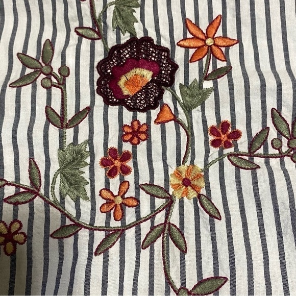Laura Scott embroidered button down top size 2X - Picture 7 of 9